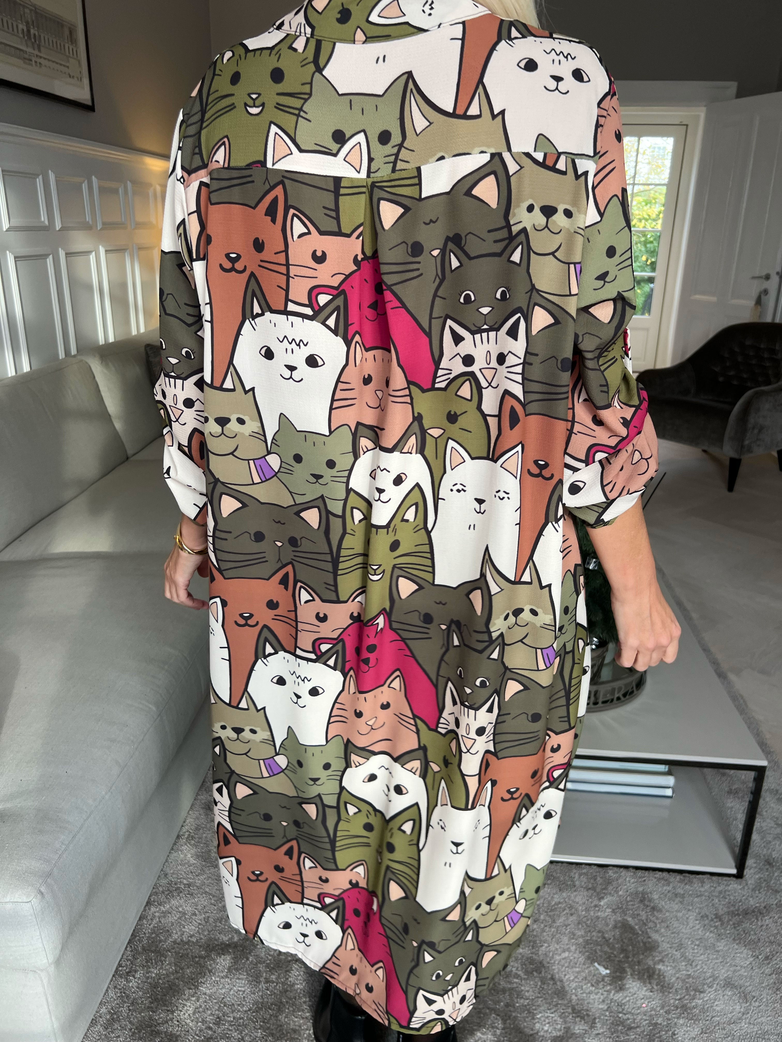 Vanesa Cat Long - Let og luftig kjole med katteprint